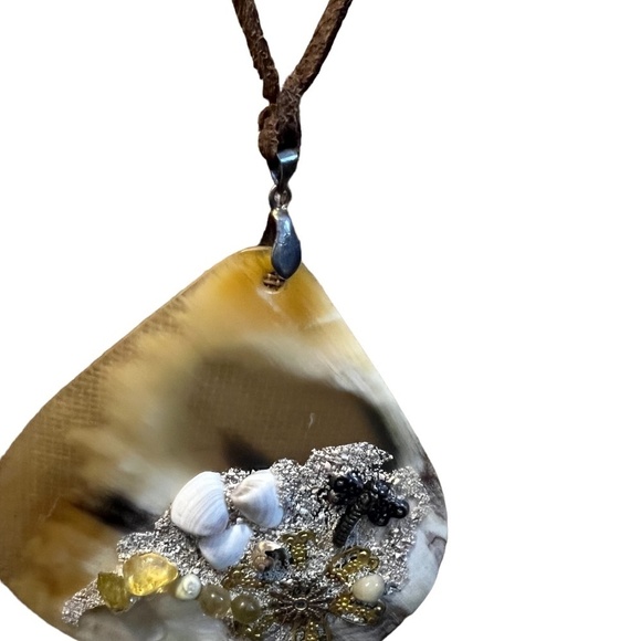 HANDMADE & ECO- FRIENDLY HORN PROTECTIVE CHAIN AND PENDANT - Picture 3 of 8